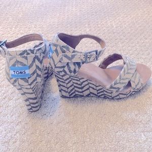 NWOT Toms Wedge Sandals